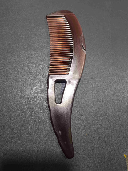 Dandruff removal comb showing textured teeth